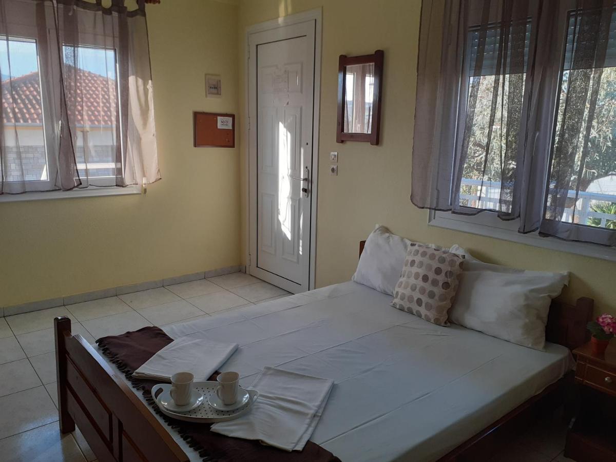 Polis΄ House Apartment Vrasna Exterior photo